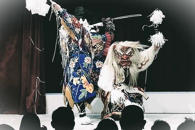 今月頭、久しぶりに神楽門前湯治村に遊びに行って参りました!
横田神楽団様の『葛城山』と『伊吹山』、立ち見席なのを忘れるほどめちゃくちゃ素敵で、見終えた後もしばらく夢見心地でした…!🕷️⚔️ 