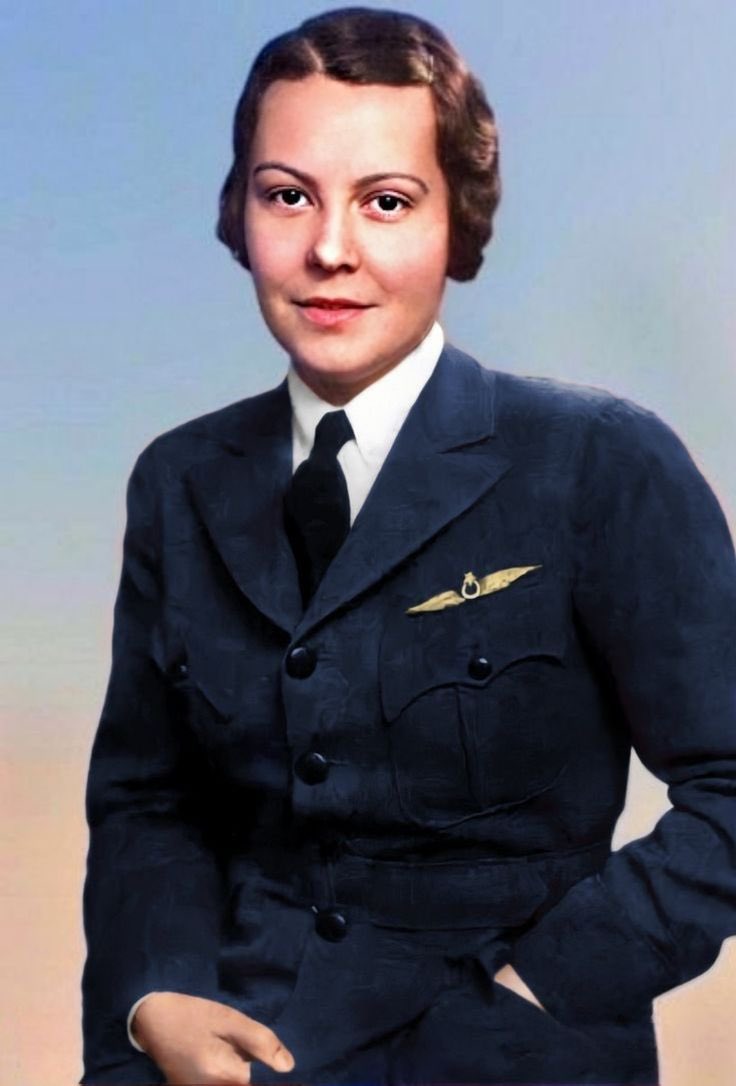 Sabiha Gökçen sivil havacı değil,onurlu bir Türk askeridir. Türk askerinin namusuna,iffetine,adına,mazisine hakaret eden her kim olursa olsun; vatansız bir alçaktır.