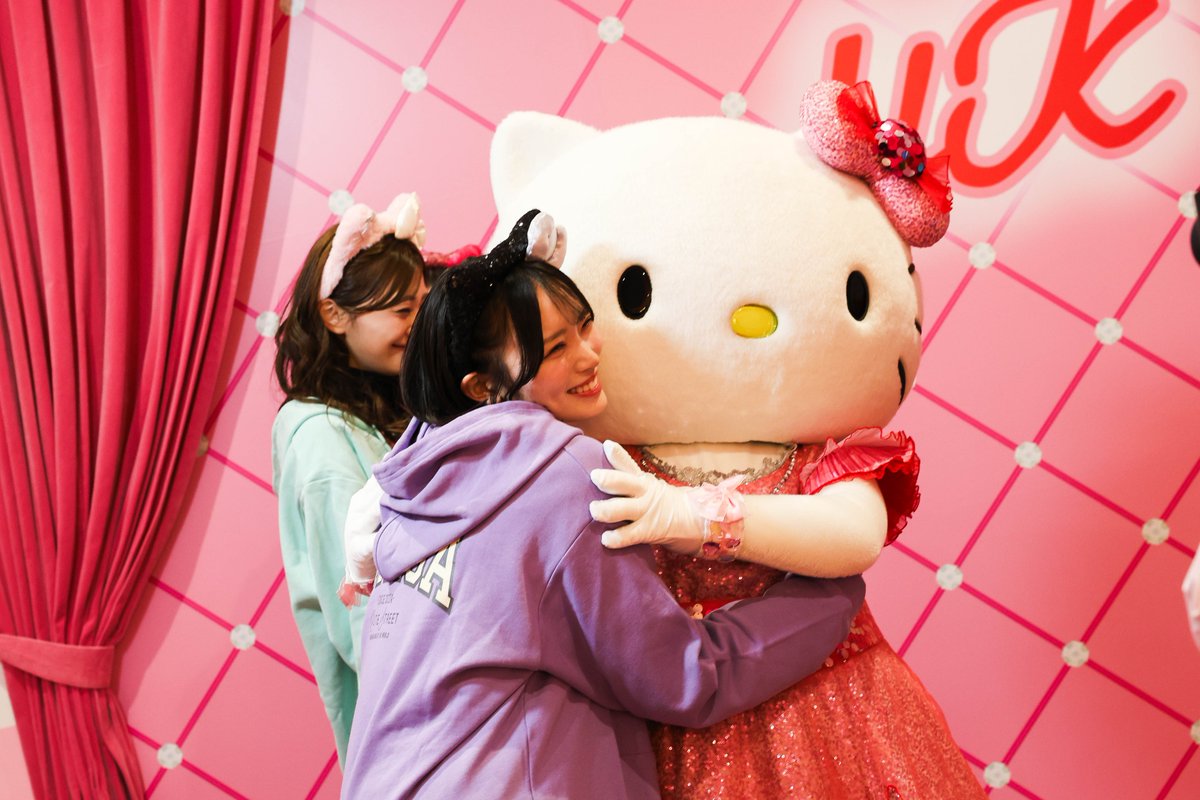 CUTIE STREET、USJでハローキティと対面💕 かわいさ全開の“会話