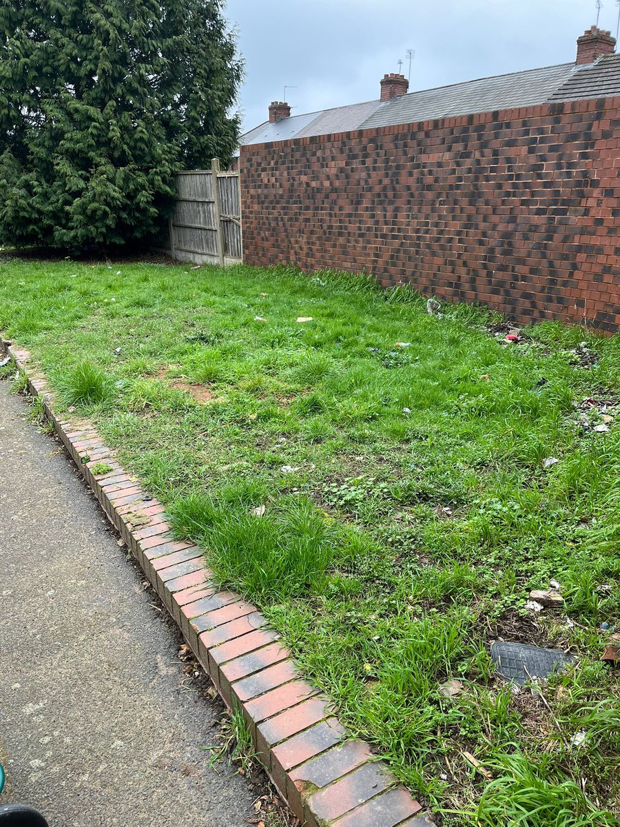 Litterwatch1's tweet image. While most people are dodging litter, Mick is out there defeating it 💚
Thanks for another great litter pick!

#litterwatch #volunteerpower #thanks