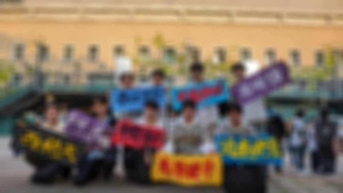 kyodaitigers's tweet photo. ㊗️#春から京大 の皆様、おめでとうございます‼️一足先に胴上げや‼️

京大阪神タイガース応援団【鴨川猛虎会】は阪神タイガース史上初の連覇と日本一奪還に向けて共に熱波を送ってくれる団員を募集中‼️
大学生活と応援を一緒に楽しもう🐯‼️
サークル探し中の虎党の皆！是非声掛けてな‼️

#京大新歓 https://t.co/873C19BDmC