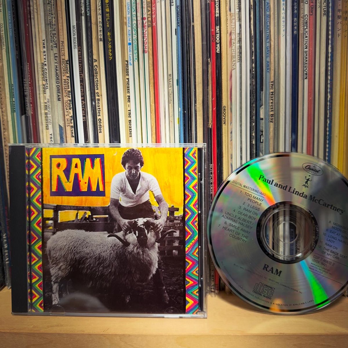 acisumoika's tweet image. Man on the run観たのもあり好きな曲多いポールとリンダのラム聴きたくなり引っ張り出したのはCapitol Jax 刻印ある米盤。 Capitol/MPL CDP 7 46612 2 #paulandlindamccartney #capitolrecords #compactdisc