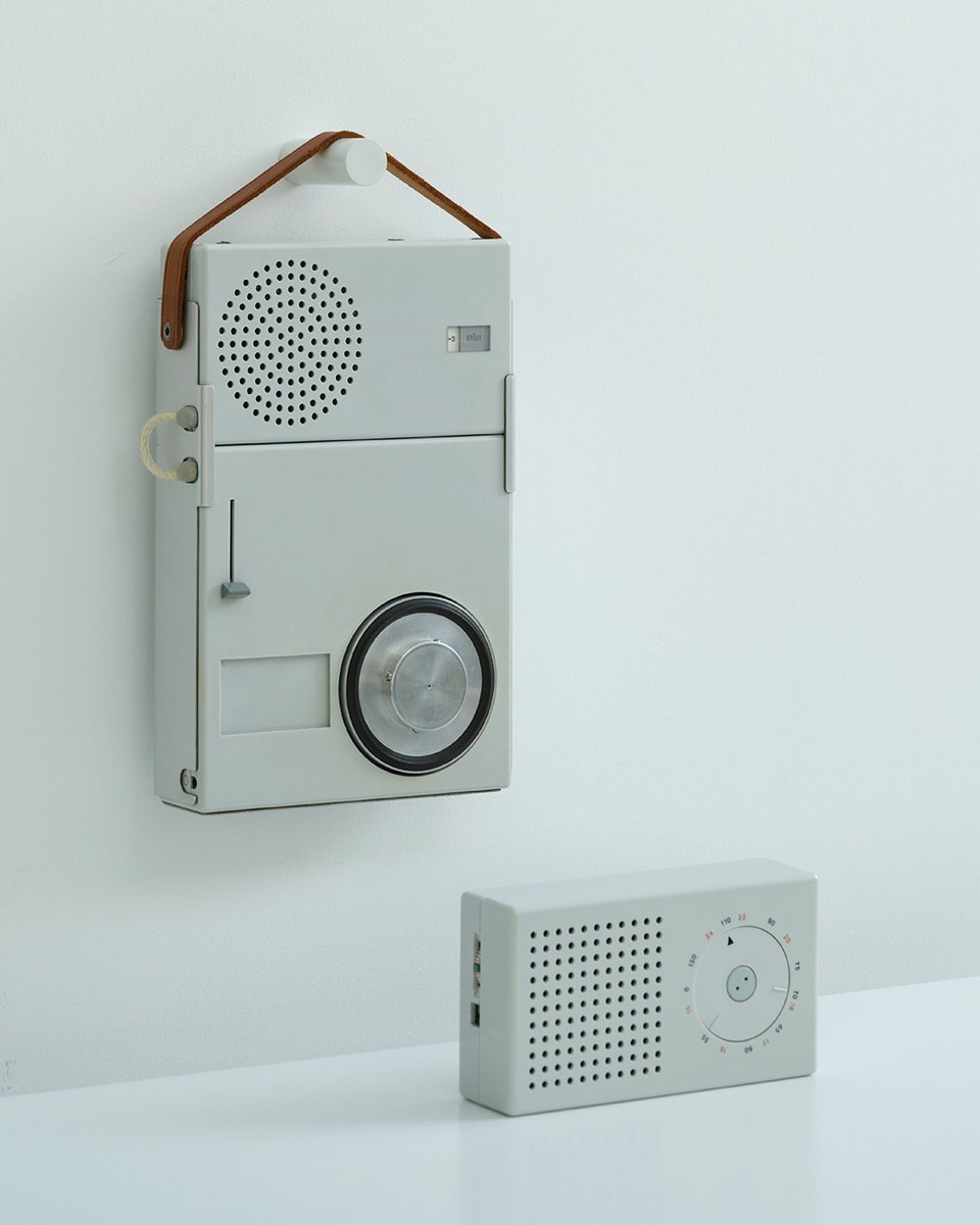 axismag's tweet photo. ドイツの電気機器メーカー、ブラウン社のオーディオデザインに焦点を当てた展覧会「BRAUN AUDIO DESIGN」が、3月14日（土）から4月26日（日）まで、山梨県南巨摩郡のギャラリー・ショップ「SNORK MODERN AND CONTEMPORARY」で開催されます。
https://t.co/Y50ZyFw8ts https://t.co/UzNfpYIdBZ