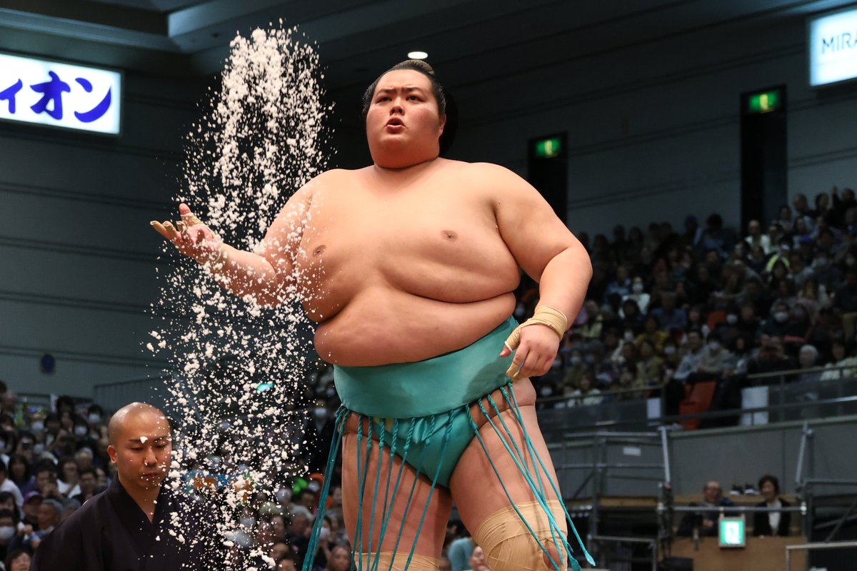 No.572 オーダーマスク　相撲　ハンドメイド　おまとめ割 三日目の様子 ＞ 幕内取組 琴櫻（3勝）掬い投げ 美ノ海（1勝2敗