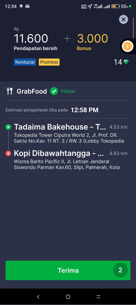 egafhrz's tweet photo. Sebenernya bisa aja aplikasi ngurangin masalah kekurangan driver. Driver mungkin gamasalah kalo harus pickup order yang jauh tapi jarak anternya masih masuk diakal. Tapi kalo contoh dibawah ini emang gamasuk akal wkwk. Solusi yang bisa dipake sama aplikasi, yaitu driver dikasih - https://t.co/aYPzcvxL0q
