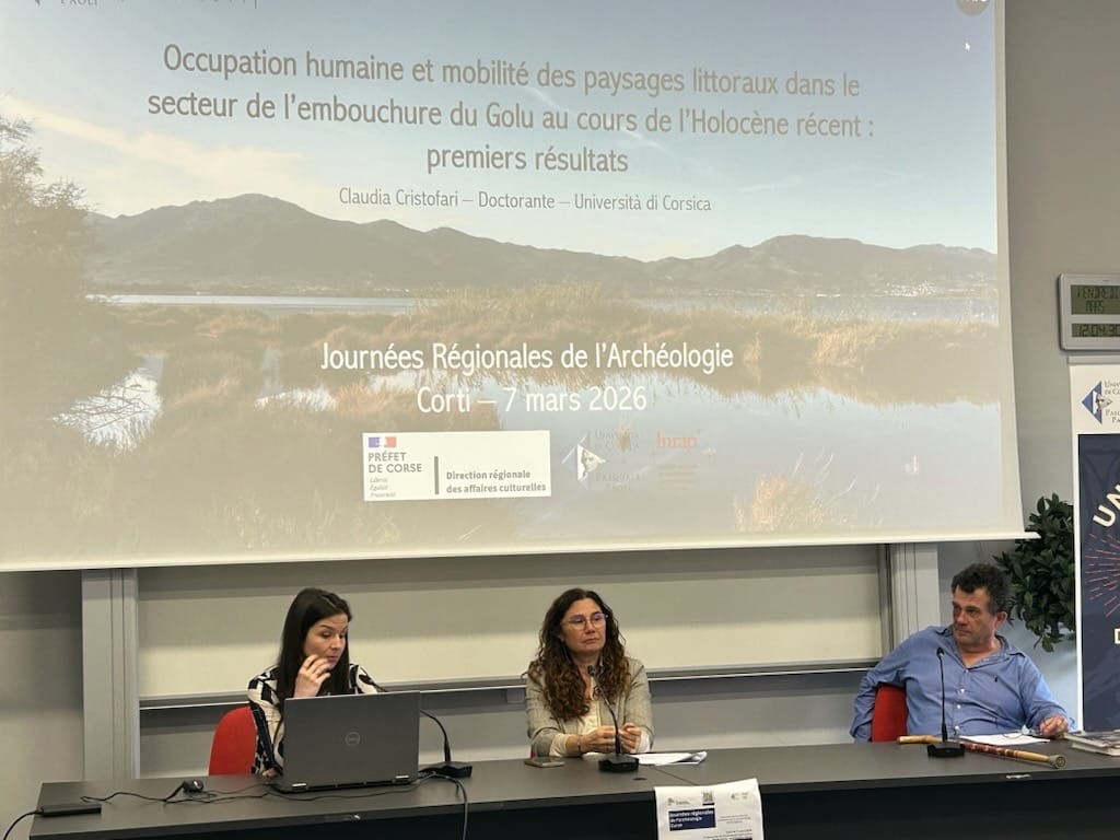 univFRES's tweet photo. #recherche Retour en🎞️C. Cristofari doctorante à @univFRES était présente aux journées régionales de l'archéologie en Corse. Elle est intervenue avec ses 1ers résultats sur l'occupation humaine et la mobilité des paysages littoraux à l'embouchure du Golu au cours de l'Holocène https://t.co/3RfQE5ldeK