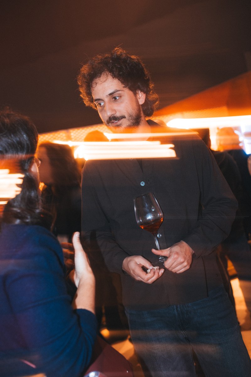 AcademiaGalegaA's tweet image. ✨ Momentos máxicos da 𝘅𝘂𝗻𝘁𝗮𝗻𝘇𝗮 𝗱𝗲 𝗳𝗶𝗻𝗮𝗹𝗶𝘀𝘁𝗮𝘀 retratados por #AigiBoga.

📎 Todas as fotos da xuntanza aquí: i.gal/NMDxt

#PremiosMestreMateo #Audiovisual #Premios #Galicia #AudiovisualGalego @CulturaXunta @vicedepulugo  @concellodelugo @TVGalicia