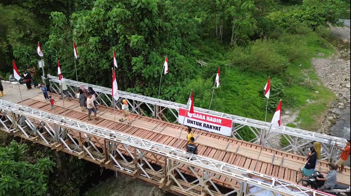 Dari Sungai ke Harapan: Kisah Yamisa, Jembatan Baru, dan Impian Makan Bergizi Gratis

Presiden Prabowo Subianto menerima kehadiran anak-anak sekolah dari Nias Selatan, yang dahulu harus menyeberangi sungai demi pergi ke sekolah, melalui konferensi video di Hambalang, Bogor, Senin