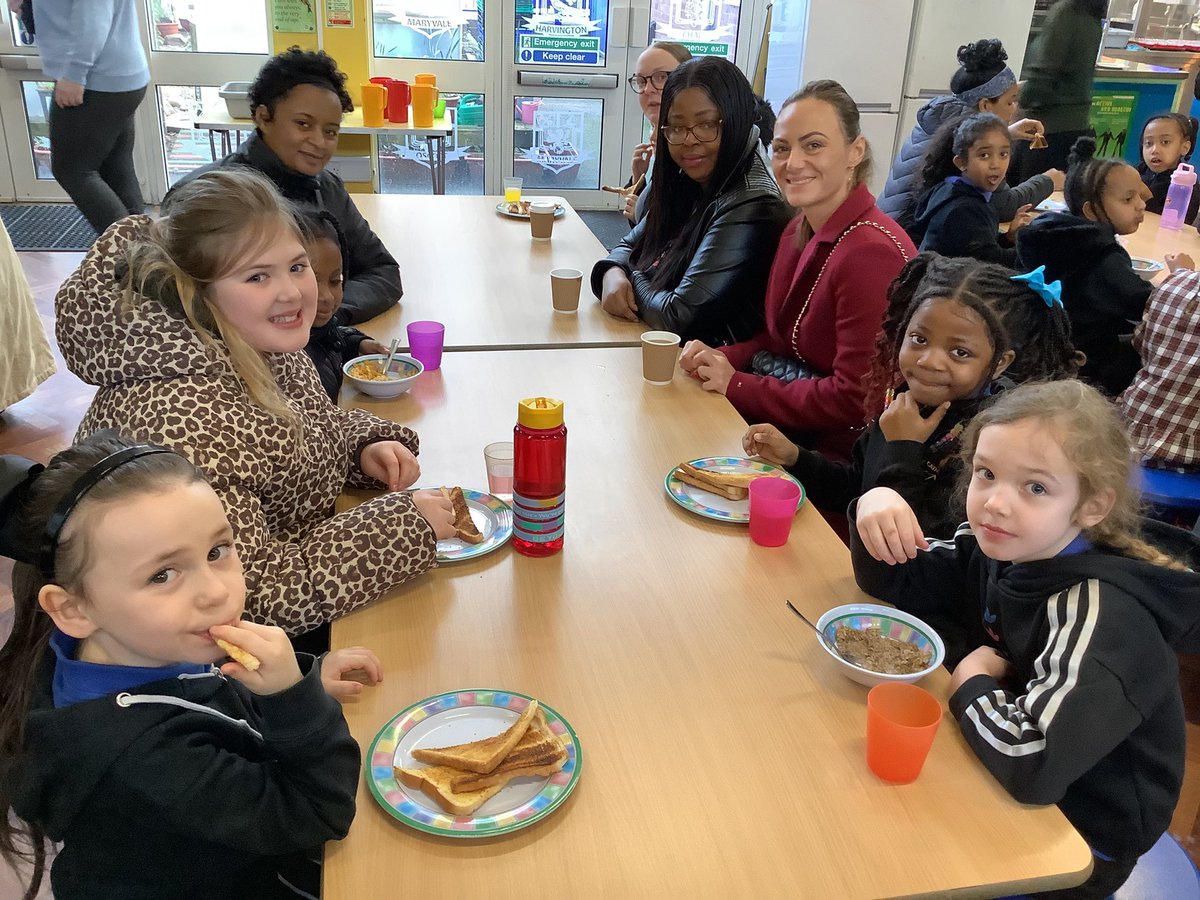 AbbeyPrimary's tweet photo. Thank you so much to all of the families that joined us for our Year 2 Family Breakfast this morning. 💙 #Y2 #catholiclife #FamilyWeek https://t.co/1taR0F4QnP