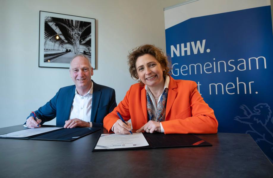 europawire's tweet image. European Investment Bank partners with NHW to expand affordable and sustainable housing development in Frankfurt and across Hessen news.europawire.eu/european-inves…

@EIB @naheimst #financing #housing #Hessen #investments #construction #modernization #sustainability #partnership #EU