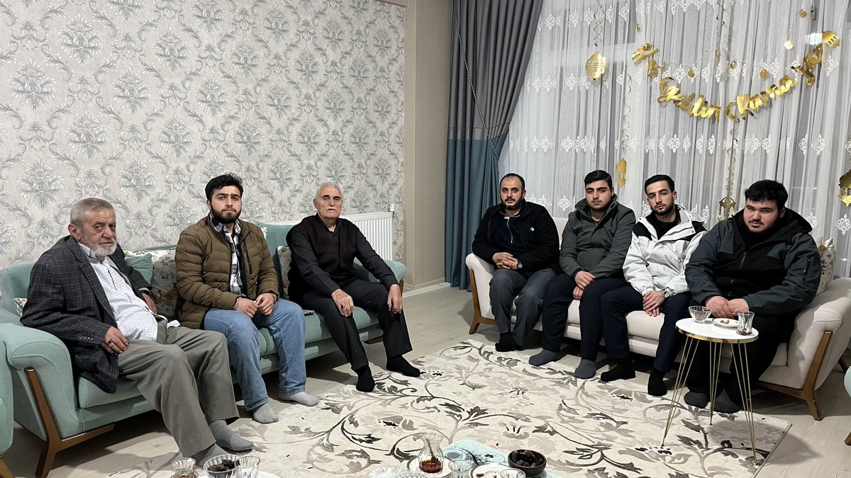 Hür Gençlik Bağlar tweet media