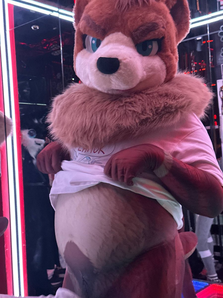 Yes, My beloved belly~

📸: 🐶
#TummyTuesday
#FursuitEveryday
#PETSUIT