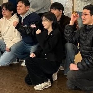 RYUJIN AT HIGH SCHOOL DETECTIVE'S READING TODAY 😭😭😭 SHE HAS SHORT HAIR!!!!!