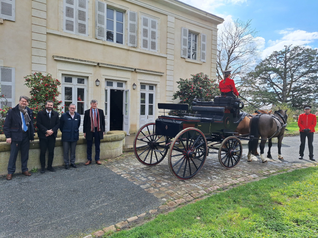 Image de Préfet de la Vendée : Visite du "Haras national de la Vendée" par Eric Freysselinard Préfet de la Vendée 🇫🇷.

Ce site d'