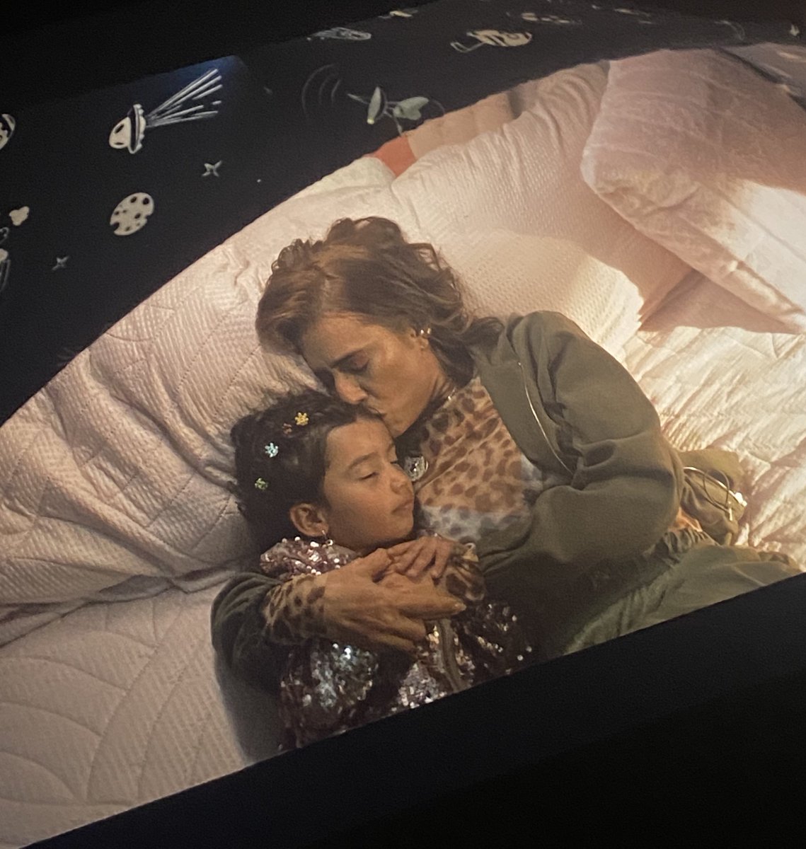 iamvalmuah's tweet photo. lo mucho que ella soñaba estar ahí para ver crecer a Alma y acompañarla en sus momentos importantes, ME QUEMA ME DUELE ME LASTIMA

SIN YEIMY NO HAY FLOW
CAROCALI REINA NUESTRA https://t.co/59eXiup4xc