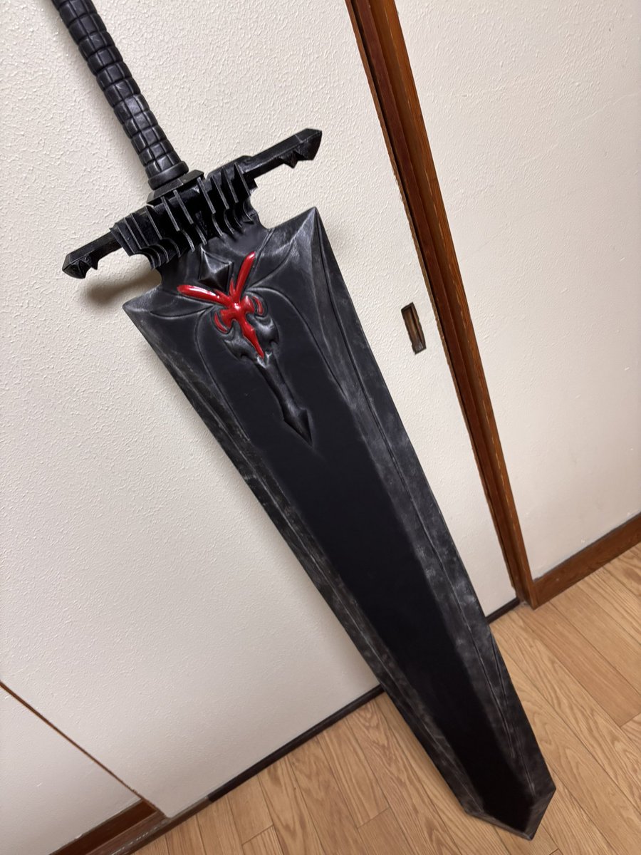 ModelingCosplay's tweet photo. 大型武器造形の制作例。

大剣・長物武器などの造形制作可能です。
コスプレ用や撮影用など用途に合わせて製作いたします。

3月以降納品の造形オーダー受付中です。
ご相談はDMよりお気軽にどうぞ📩

#コスプレ武器 #造形依頼 #コスプレ造形 https://t.co/zfM8zvY8Fn