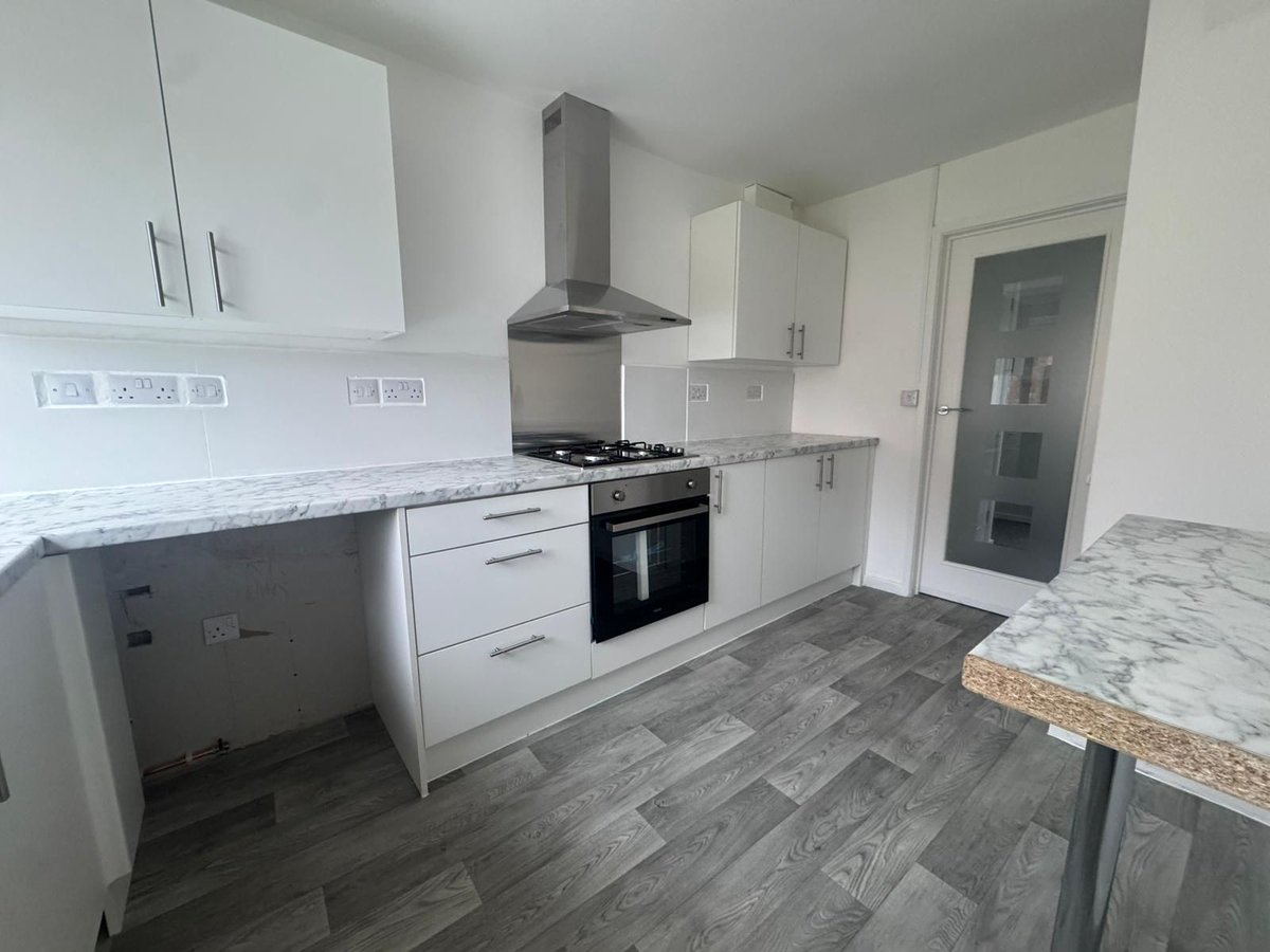 AngelwoodsAgent's tweet photo. New to market - 3 Bed Terraced House, Avon Place, Llanyravon, Cwmbran, £1,100pcm. View details: https://t.co/KyEA9VLvVo https://t.co/Z7KSi2I3Mk