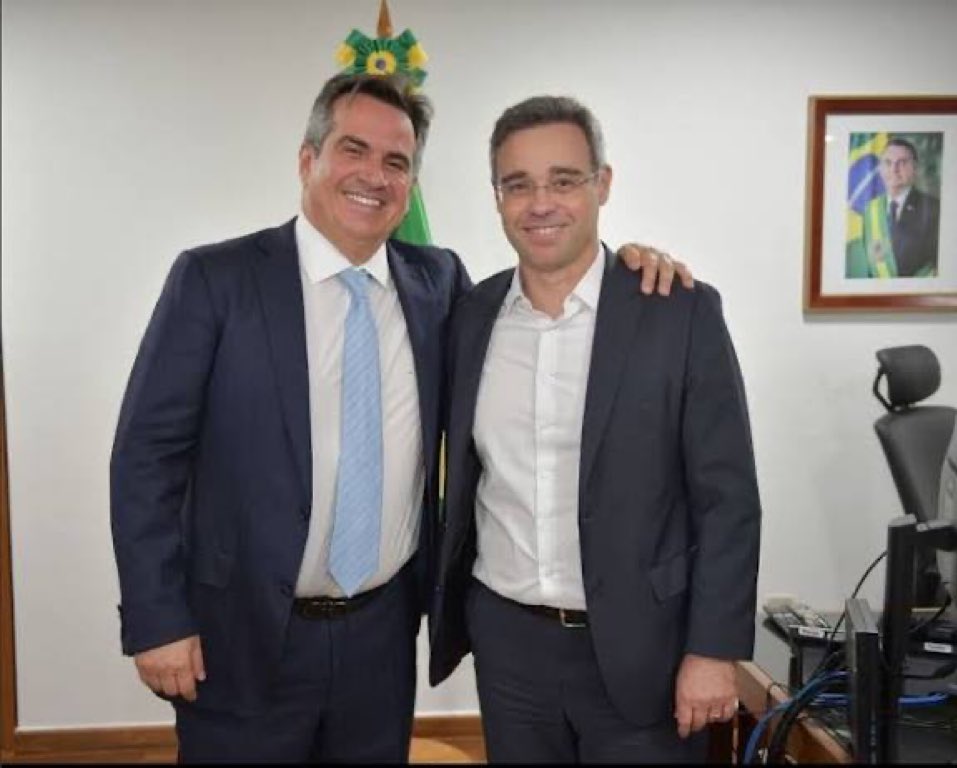 A primeira pergunta do juiz ao ouvir uma testemunha é:
-O senhor é amigo ou inimigo da parte?
Imagine um juiz receber uma denúncia contra um amigo!
Por isso eu considero o ministro ANDRÉ MENDONÇA SUSPEITO para atua no caso do Banco Master.
Além de Ciro Nogueira, tem mais amigos.