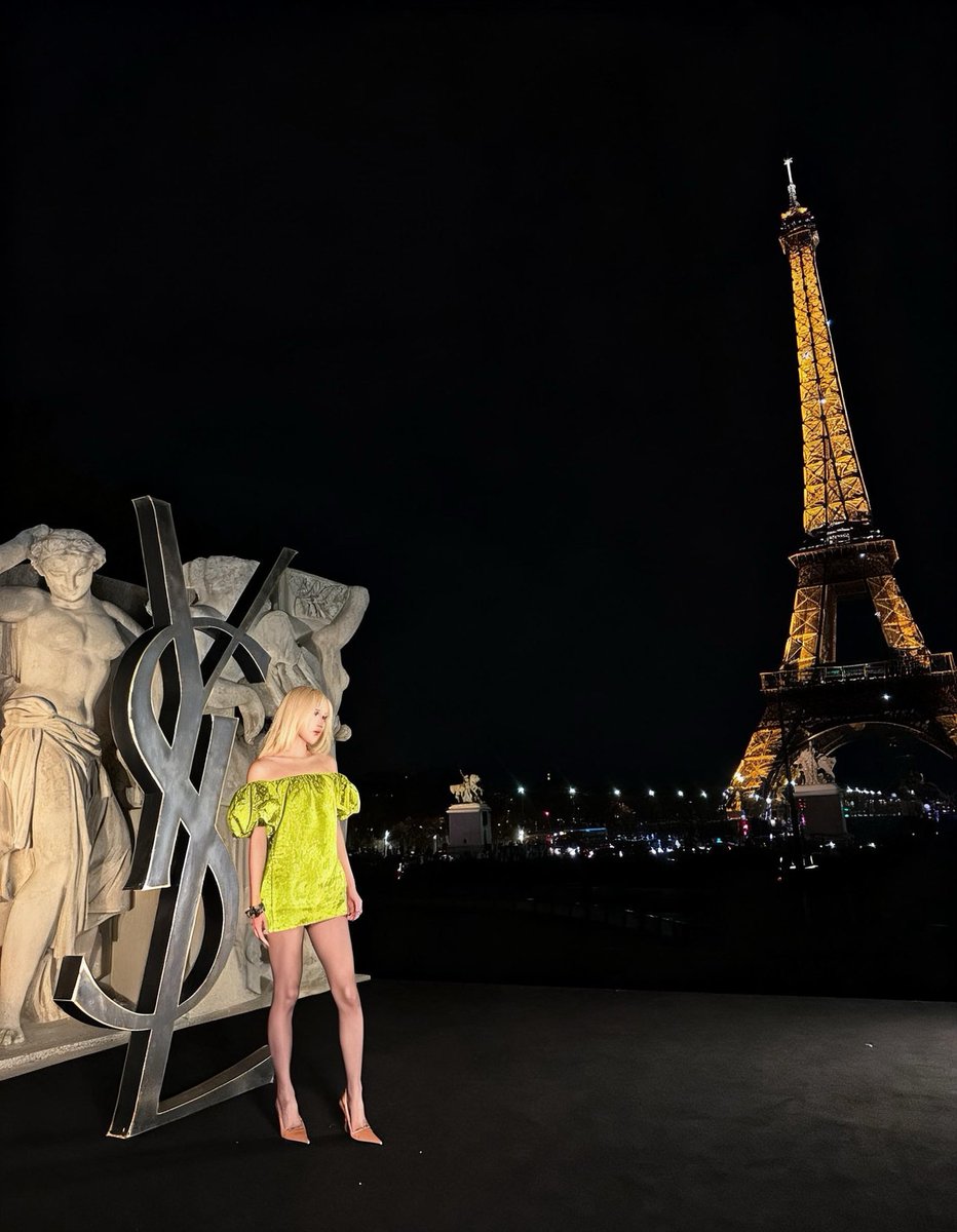 LAST DAY 

RT &amp; REPLY 

ROSÉ SAINT LAURENT WW26
#ROSÉ #SAINTLAURENT
#PARISFASHIONWEEK