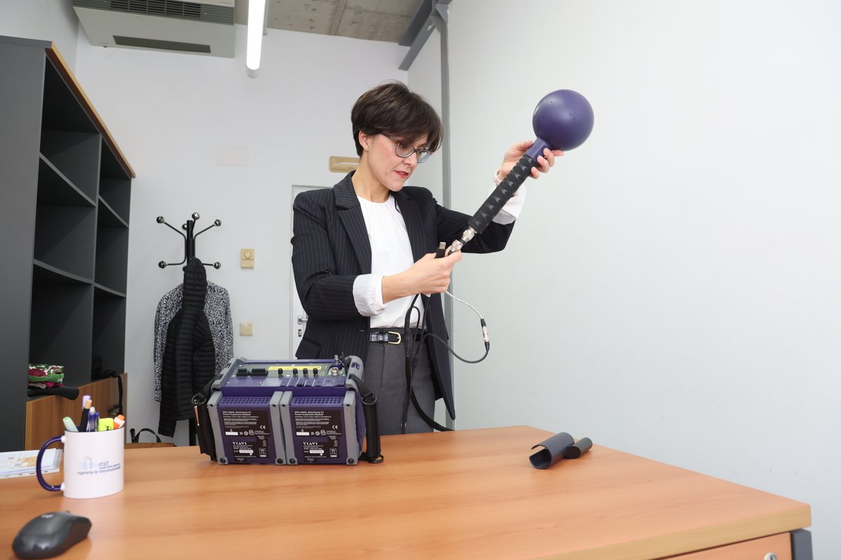 UPCToficial's tweet image. 🔵La científica nº1 en #Telecomunicaciones, Concepción García, vuelve a la Región para impulsar en la #UPCT tecnologías médicas intracorporales

Desarrollará aplicaciones médicas basadas en microondas y estudiará el 5G/6G en el entorno del cuerpo humano

🔗upct.es/noticias/2026-…