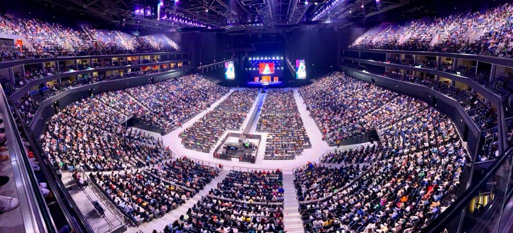 SEkapada's tweet photo. Is this some rock concert in Dubai? https://t.co/Y1eeuf93VR