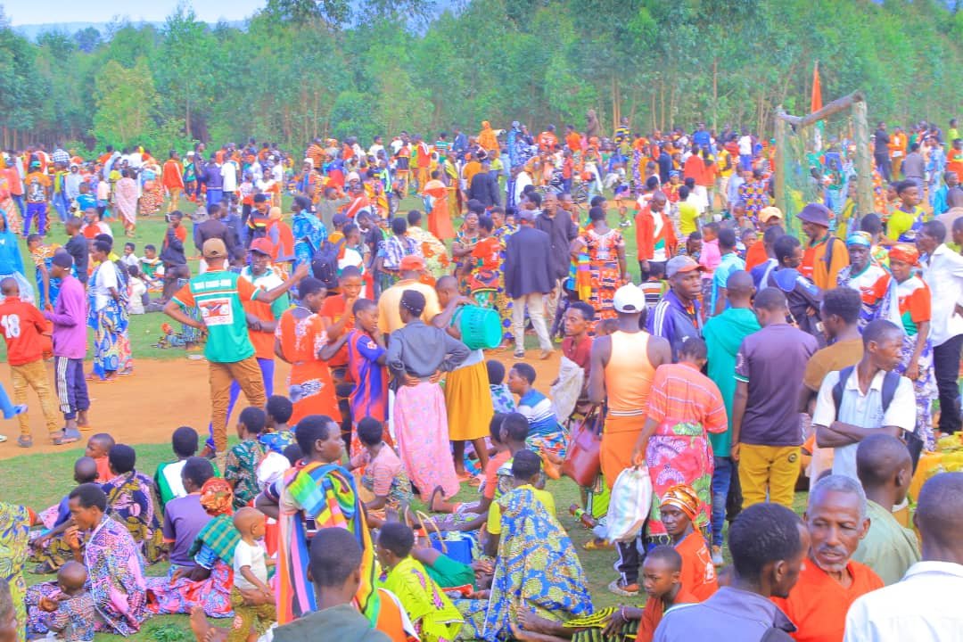 CnddFddButanyer's tweet photo. #Ngozi kuri uyo wa 08/03/2026, Zone #Mivo yo muri komine #Ngozi yatewe iteka n'Umunyamabanga w'umugambwe @CnddFdd mu ntara ya #Butanyerera mu birori vyo kwigina intsinzi y'Amajwi 92,1%, yabonetse mu matora ya 2025,no kwipfurizanya umwaka mwiza wa 2026.
@R_Ndikuriyo https://t.co/W16UvV0an8