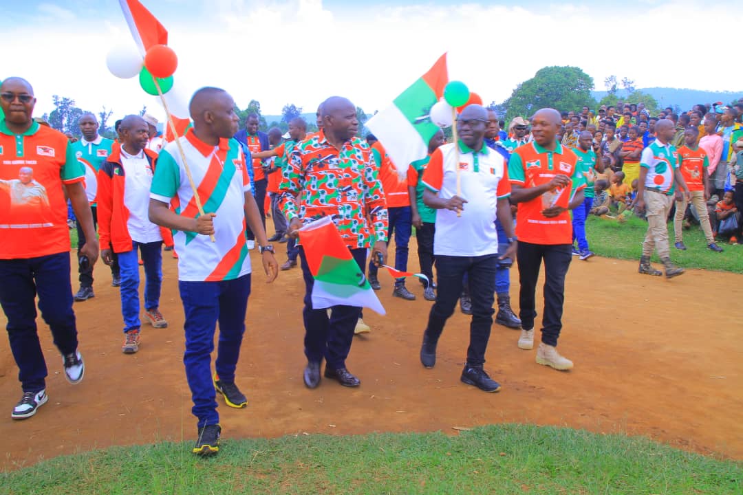 CnddFddButanyer's tweet photo. #Ngozi kuri uyo wa 08/03/2026, Zone #Mivo yo muri komine #Ngozi yatewe iteka n'Umunyamabanga w'umugambwe @CnddFdd mu ntara ya #Butanyerera mu birori vyo kwigina intsinzi y'Amajwi 92,1%, yabonetse mu matora ya 2025,no kwipfurizanya umwaka mwiza wa 2026.
@R_Ndikuriyo https://t.co/W16UvV0an8