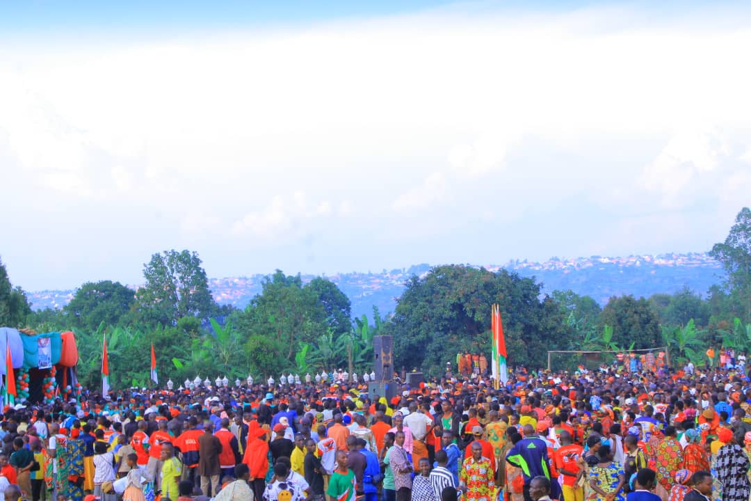 CnddFddButanyer's tweet photo. #Ngozi kuri uyo wa 08/03/2026, Zone #Mivo yo muri komine #Ngozi yatewe iteka n'Umunyamabanga w'umugambwe @CnddFdd mu ntara ya #Butanyerera mu birori vyo kwigina intsinzi y'Amajwi 92,1%, yabonetse mu matora ya 2025,no kwipfurizanya umwaka mwiza wa 2026.
@R_Ndikuriyo https://t.co/W16UvV0an8