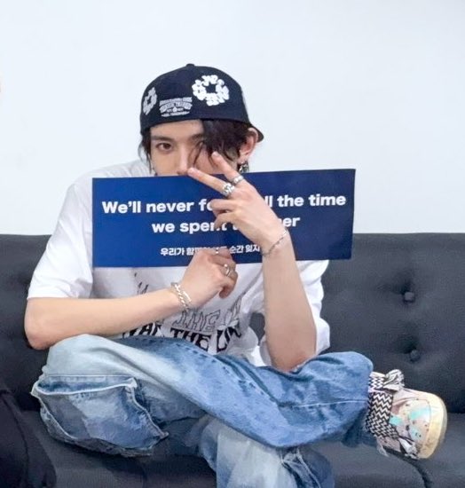 the banner heeseung holding during wtl in bulacan hits different now