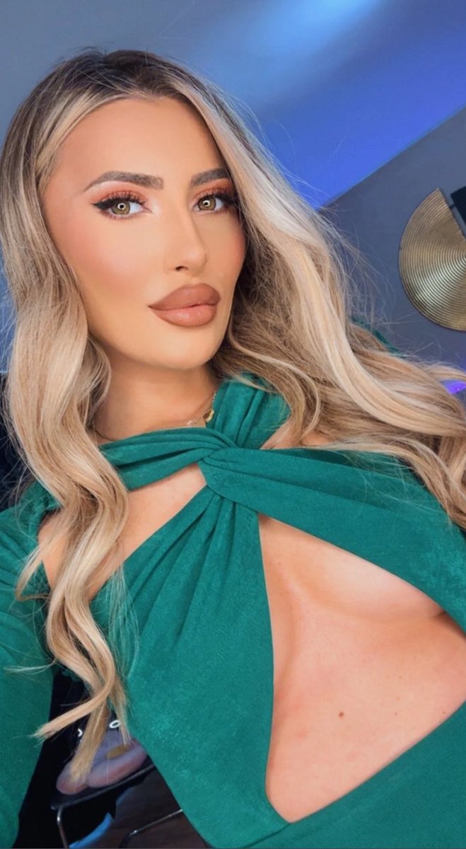 EvellineClaire tweet media