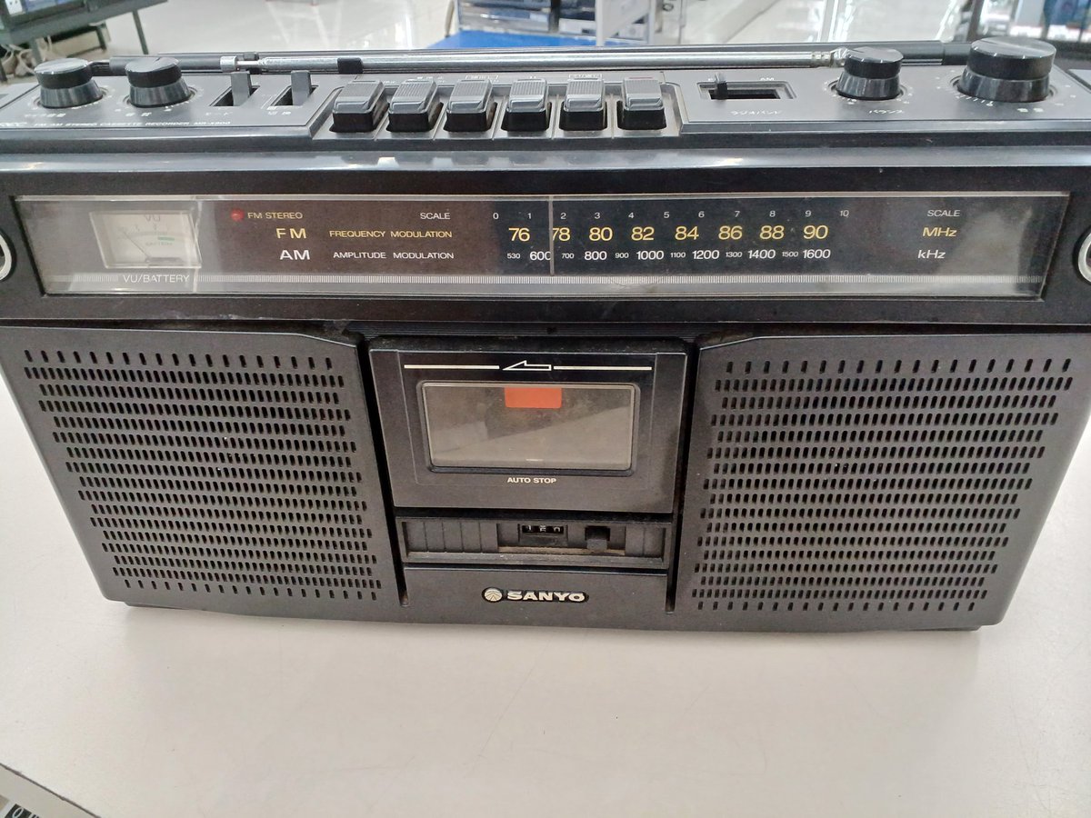 皆さん、こんばんは。 今日、ジャンク品のコンポ、スピーカー等を商品