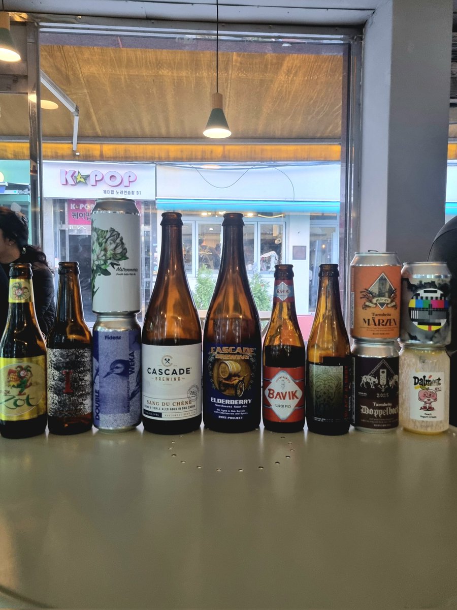GuJdch's tweet photo. 주말동안 많이도 마셧네 4번째장소에서6종류 더마셧으니 30몇개마셧네 https://t.co/laVBV6lALw