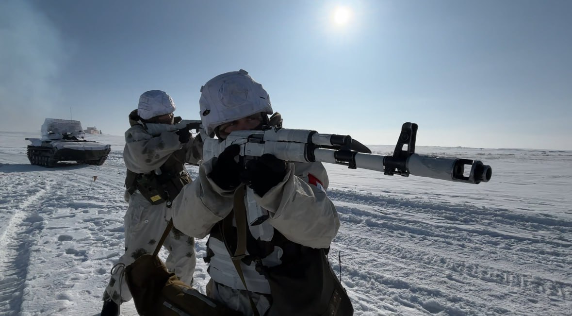 TheGreyPatriot_'s tweet photo. 🇰🇿 Today's training of troops from mechanized brigade named after Kasym Kaisynov in Ust-Kamenogorsk .
#Kazakh #Kazakhstan #Military #Army #Training #Tactical #Winter #Today #BMP2 #AK74 #PKM #RPG7 #Snow https://t.co/s8kacw4FFj