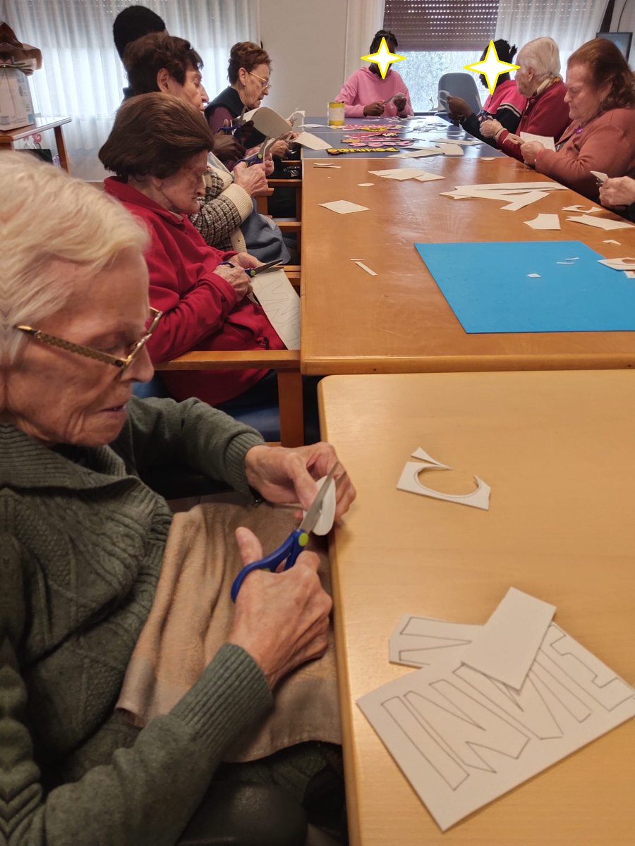 ResVirgenBustar's tweet photo. Nuestros lunes en la Virgen del Bustar son especiales! ❤️ Continuamos con los talleres intergeneracionales creando calendarios perpetuos. 

Ver a jóvenes y mayores trabajando codo con codo es pura magia. ¡Ellos mismos marcarán el paso del tiempo! 📅✨ https://t.co/jV6HD6vsFi