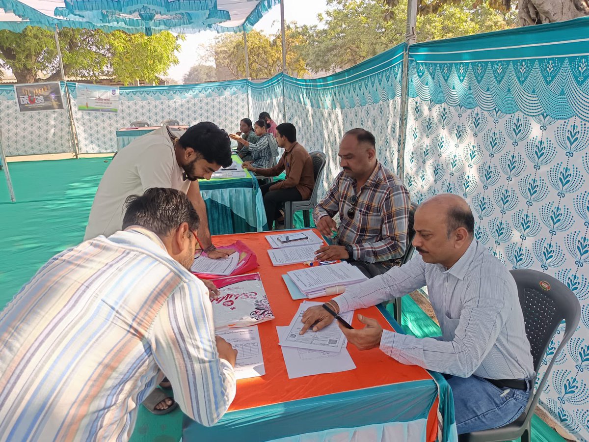 આજ રોજ તા.09/03/2026 ના રોજ રાજકોટ તાલુકાના સરધાર, ગઢકા અને કણકોટ ગામે "સેવા સેતુ 2.0 (ગ્રામ્ય )" કાર્યક્રમ યોજવામાં આવેલ. સરકારશ્રીની વિવિધ યોજનાઓનો લાભ પ્રજાને મળી રહે તે માટેની સેવાઓ પૂરી પાડવામાં આવી.સેવા સેતુ કાર્યક્રમમાં મળેલી તમામ અરજીઓનો હકારાત્મક નિકાલ કરવામાં આવ્યો.