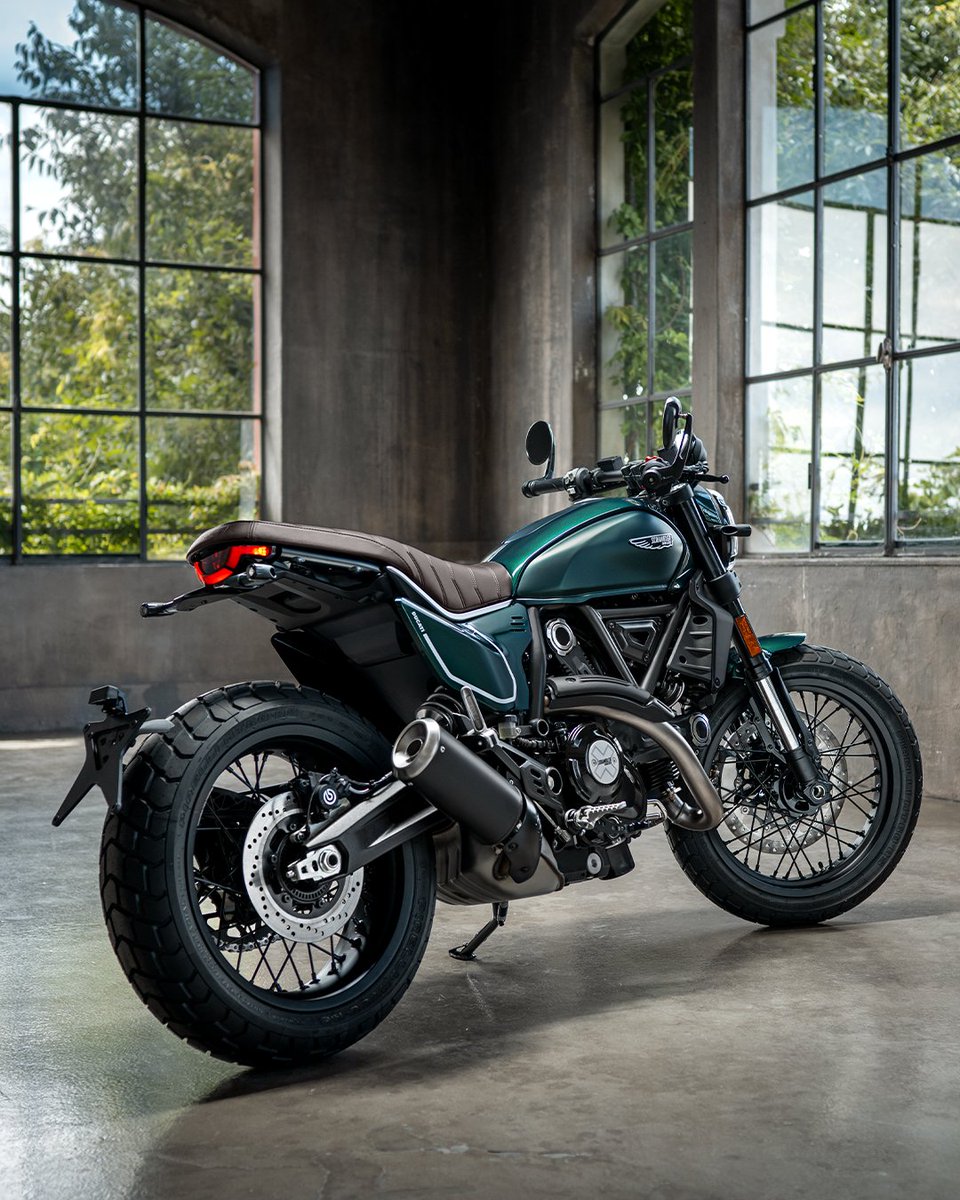 scramblerducati's tweet image. The Scrambler Nightshift brings the heat with a fresh livery and a full LED lighting system. DRLs on, world off.
Who loves a midnight cruise? 🌙

ducat.it/Nightshift  

#ScramblerDucati #Nightshift