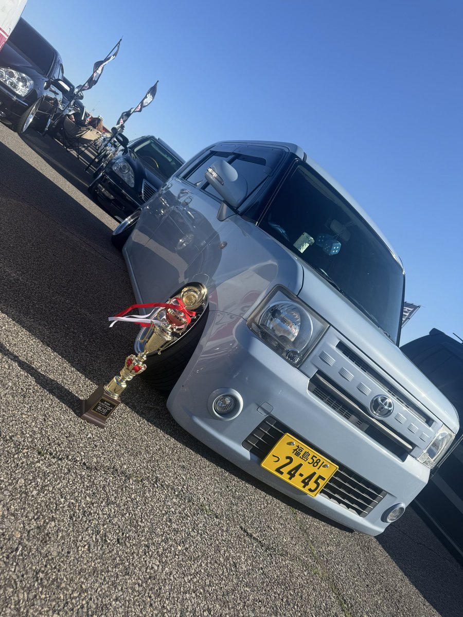 Tomo____0510's tweet photo. 人生初のトロフィーこの感動は一緒忘れることないくらい嬉しかったです！！
まだまだ自分の車なんか未熟だけど、皆さんからの投票の結果もあるので、感謝でしかありません🙇‍♀️これからもいろいろなところ走って目立っていけたらと思いますので、今後も宜しくお願いします🙇

#栃イベ
#生脚しか勝たん https://t.co/oJNielCUoz