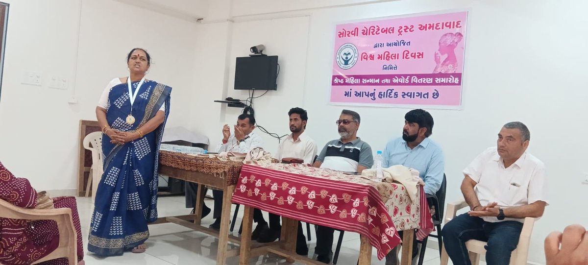 લખપત તાલુકામાં સોરવી ચેરિટેબલ ટ્રસ્ટ, અમદાવાદ દ્વારા વિશ્વ મહિલા દિવસ નિમિતે “શ્રેષ્ઠ મહિલા સન્માન તથા એવોર્ડ વિતરણ સમારોહ”નું આયોજન કરવામાં આવ્યું. સમાજના વિવિધ ક્ષેત્રોમાં ઉત્તમ કાર્ય કરી પ્રેરણારૂપ બનેલી મહિલાઓને ટ્રોફી અને પ્રમાણપત્ર આપી સન્માનિત કરવામાં આવી.