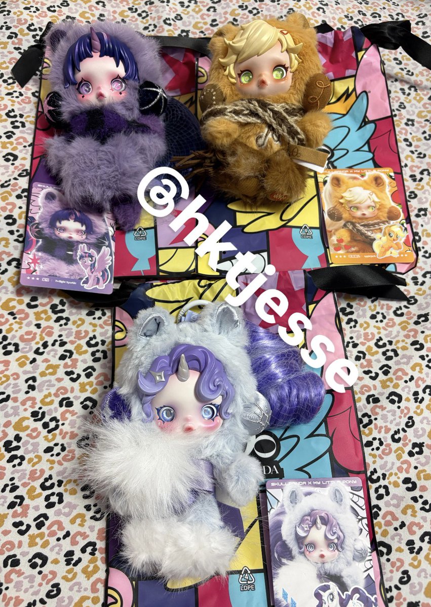 hktjesse's tweet photo. (wtt) want to trade: skullpanda x my little pony

have: rarity , apple jack , twilight
want: pinky pie , fluttershy , rainbow dash

📍oc california / tokyo japan
💵 $ USD / ¥ YEN 💴

pm want to sell (wts)
pm for prices want to buy (wtb)

ILL DO ANYTHING FOR PINKY PIE https://t.co/2fJw3DOl4o