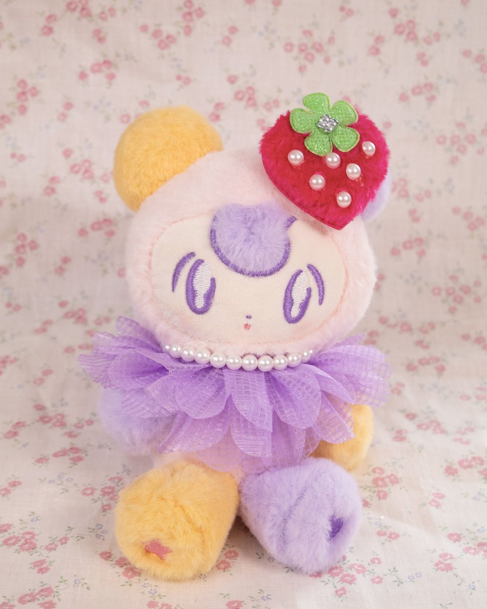 comcomblue's tweet photo. POCKET COMPANION 「#Mallow」の襟は着脱可能なので、お洋服を着せ替えてみました👒🍓

NFCタグ入りですが、Mallowはお洗濯も可能です◎🧺水に濡れても大丈夫！

3月11日までの2人展 #春のまにまに にて販売中。全世界でのオンライン販売対応はもうすぐお知らせ！✨ https://t.co/au3pYyt5VU
