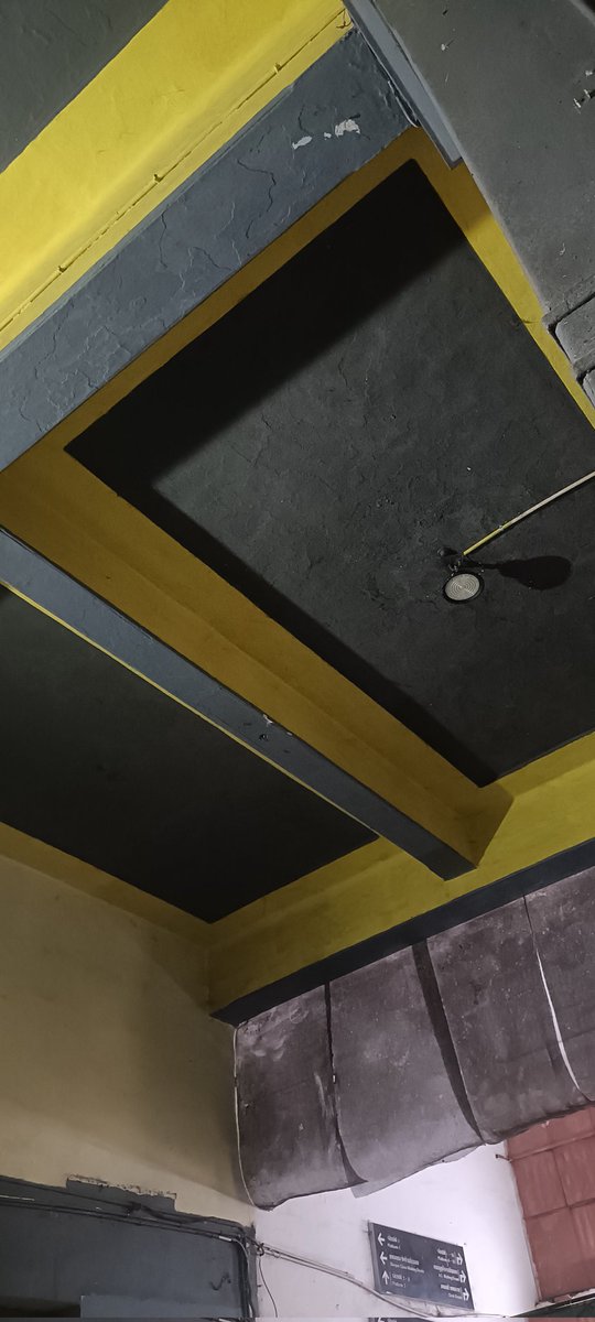 learning49048's tweet image. Nice “heat therapy” experience at the Sleeping Waiting Room of @Delhi Junction Railway Station 🌡️
There is not even a single fan installed here. Truly great passenger comfort! 😅

@RailwaySeva @IRCTCofficial @RailMinIndia @drm_delhi
#DelhiJunction #IndianRailways #PassengerIssue