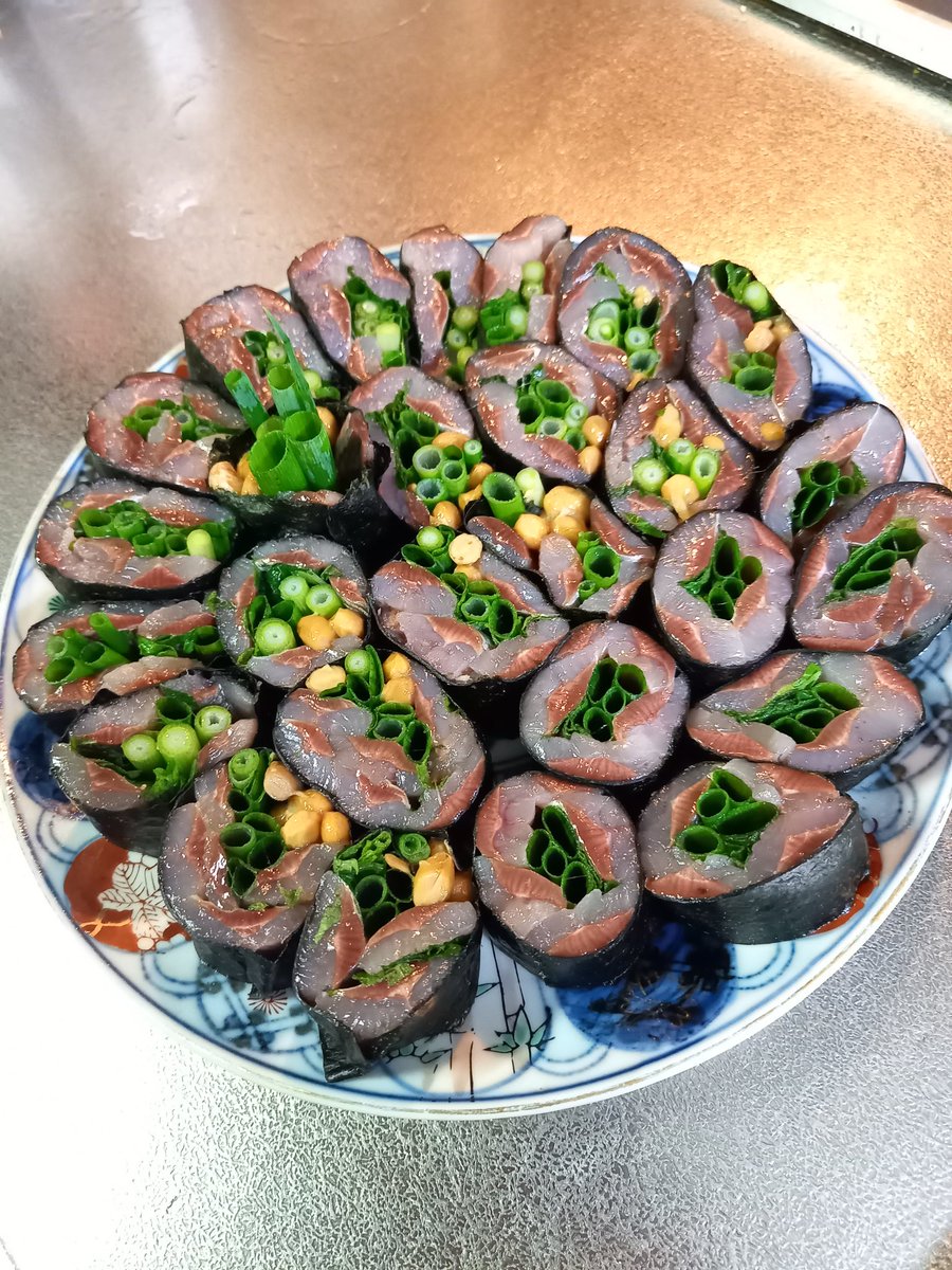流行りの真鰯とネギを海苔でまいたやつ作ってみた。
旨かったからまた作る🐟️