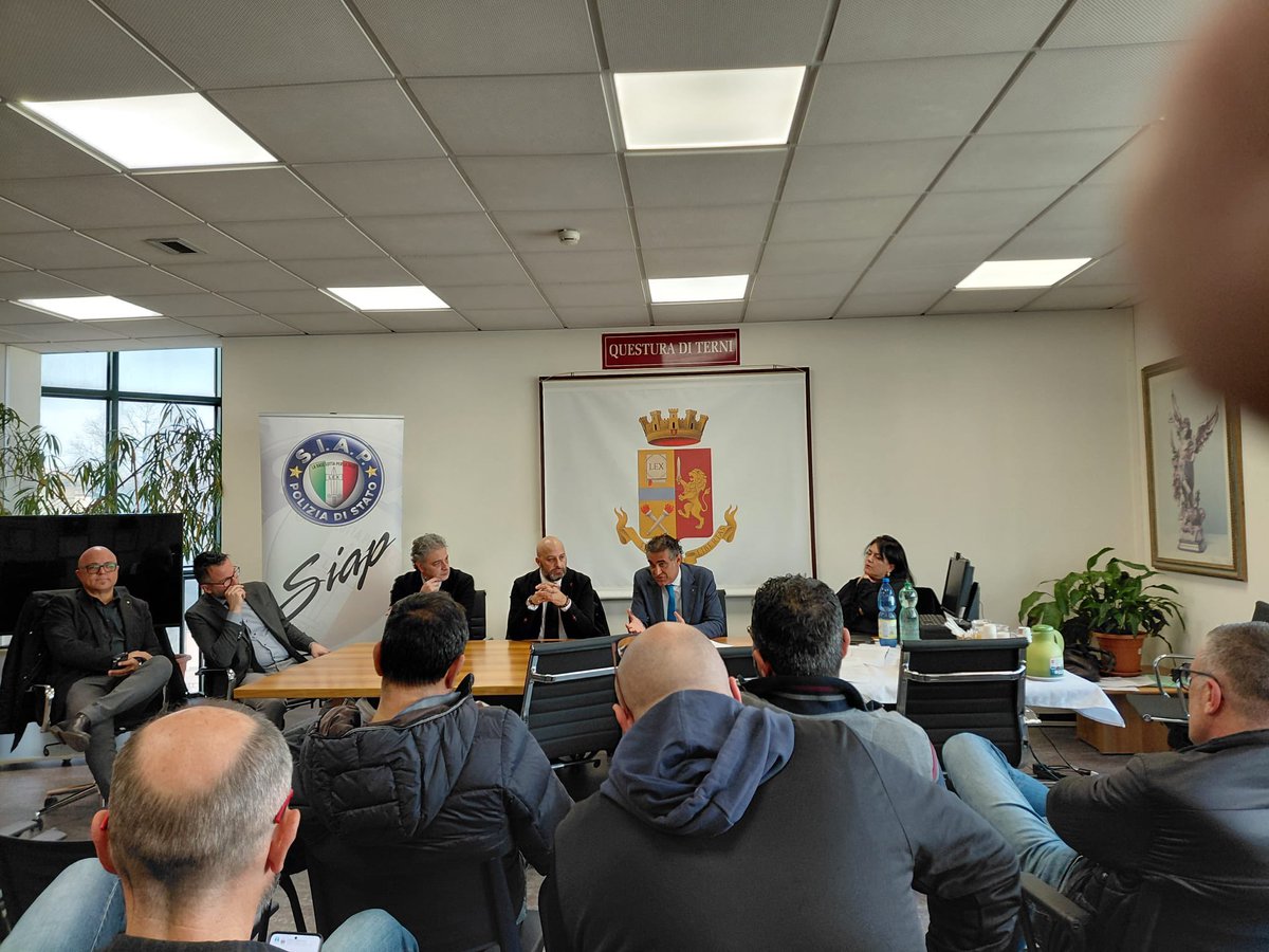 Toscana_Umbria's tweet photo. Giornata di assemblea a #Terni. #lavoriincorso #Siap @urladalbalcone @PressOfficeSiap @annamariamanci1 https://t.co/qceoBVJTI4
