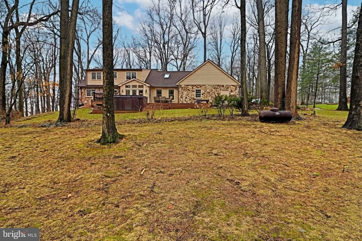 RisserGroup's tweet photo. 121 Angela Drive, New Holland, PA, 17557
3 bed | 4 bath 3472 Sq. Ft.
Active | 850000
https://t.co/ZCUvgZlCRk
Discover your perfect retreat on this beautifully wooded 2.5-acre property in Eastern Lancaster County. Tucked away at the end of a quiet cul-de-sac, this Cape Cod home... https://t.co/i3a1PvgPtk