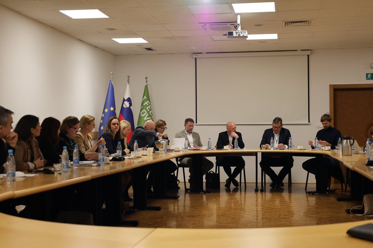 Ministrstvo za kohezijo in regionalni razvoj tweet media