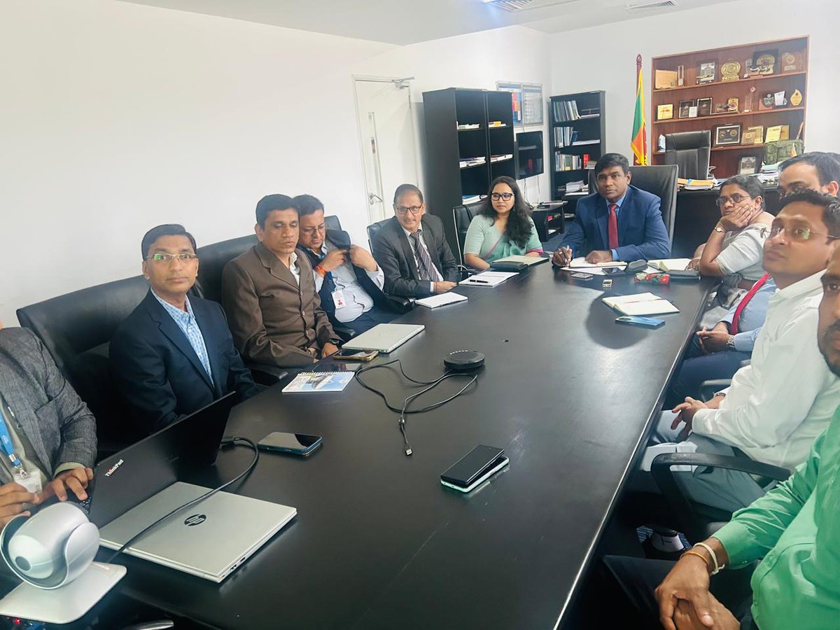 IndiainSL's tweet photo. A delegation led by Shri Vinay Thakur, ADG, Bhaskaracharya Institute of Space Applications & Geoinformatics (BISAG) 🇮🇳 met DG, Disaster Management Centre 🇱🇰 to discuss collaboration in building a disaster impact assessment & preparedness platform that brings the entire government together in planning, response & mitigation.

#CycloneDitwah

@MEAIndia 
@IndianDiplomacy