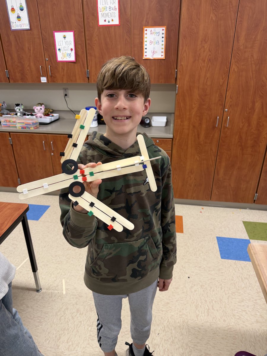 lkwd_elemSTEM's tweet photo. Creativity in STEM!  💜💛 ✈️ 🚁 🚀 https://t.co/lVul1LO20J