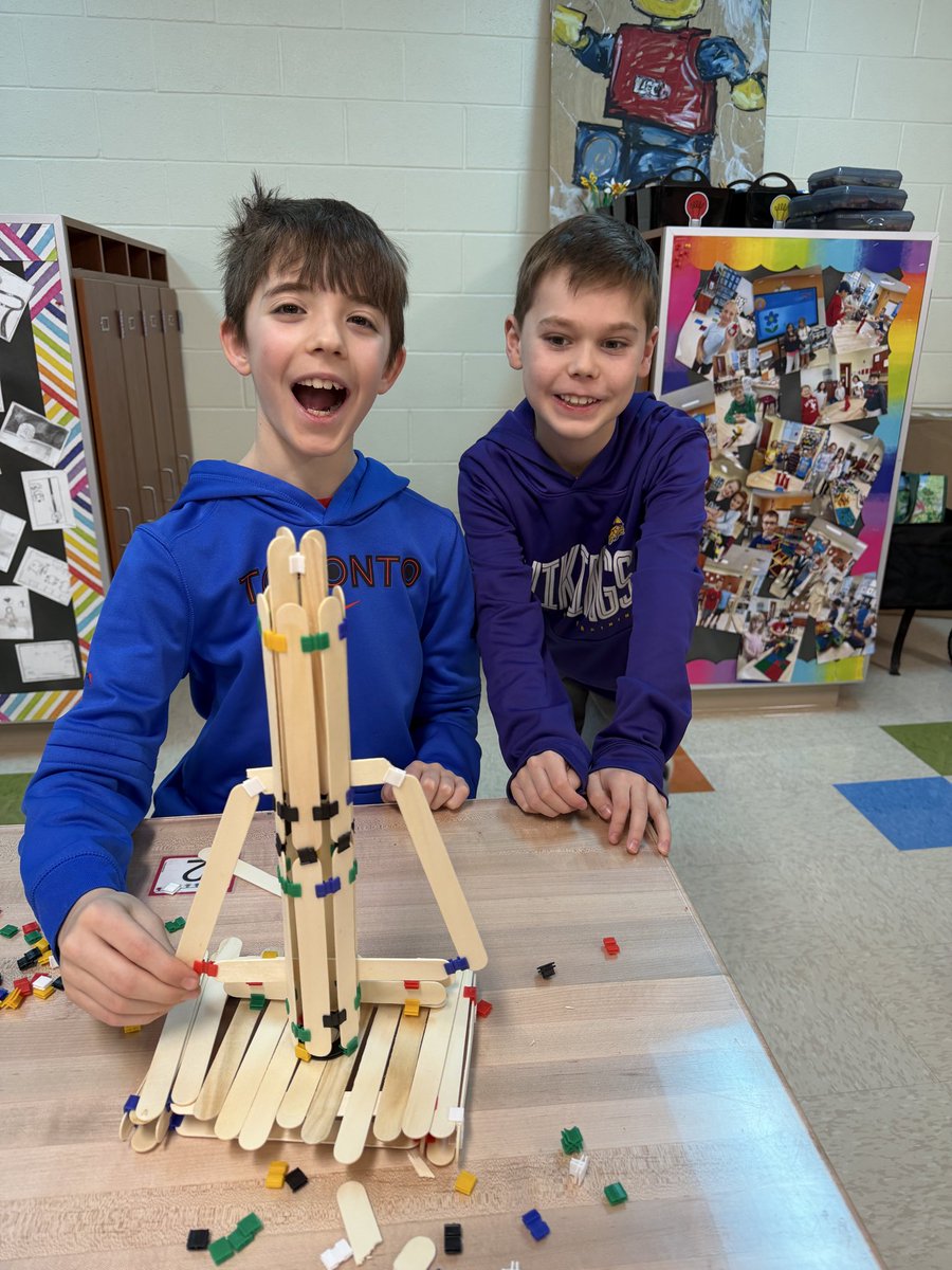 lkwd_elemSTEM's tweet photo. Creativity in STEM!  💜💛 ✈️ 🚁 🚀 https://t.co/lVul1LO20J