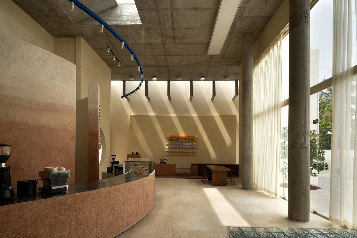 journaldesign's tweet image. Eventide Coffee, la plage comme source d’inspiration 🏖️
Infos &amp;amp; images sur ce café en Inde dans l'article : bit.ly/4cAgyL3

#architecture #design #interior #café #sand #beach #Chennai #India