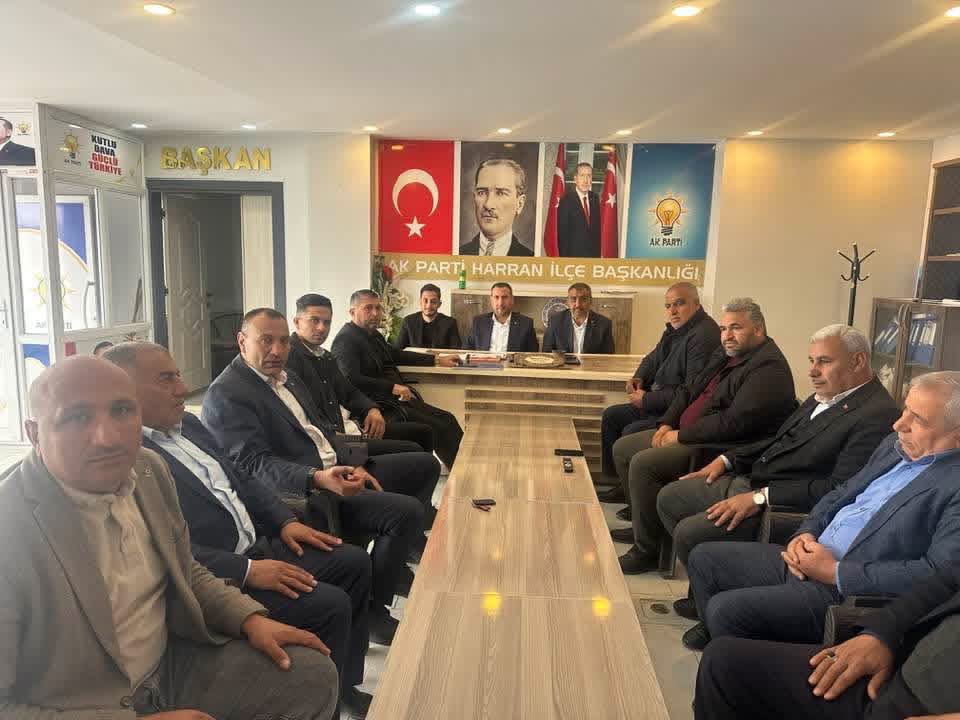 akpartiharran63's tweet photo. 📍 Harran ilçe Başkanlığı 

Haftalık yönetim kurulu üyeleri toplantısını gerçekleştirdik. 
Toplantımız hayırlara vesile olsun.           @bybekirbozdag @milhamigunbegi @HikmetBasak_63 https://t.co/cPgNKZjSRj